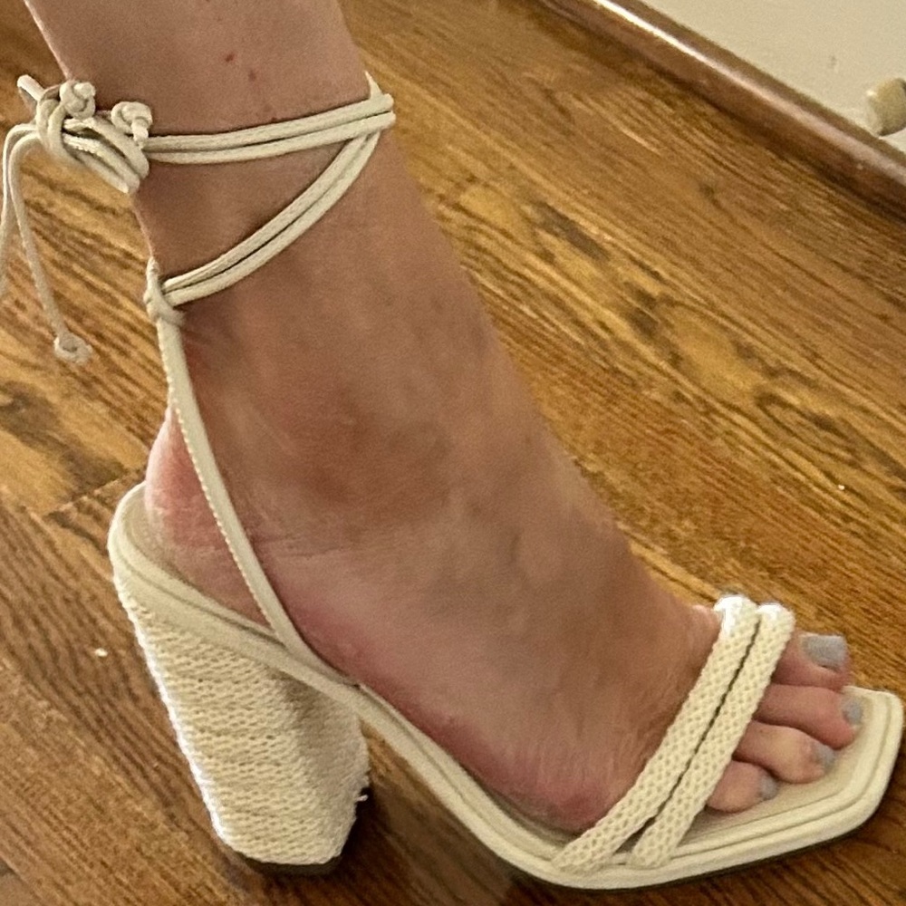 Schutz Leenah sandal size 8.5 cream